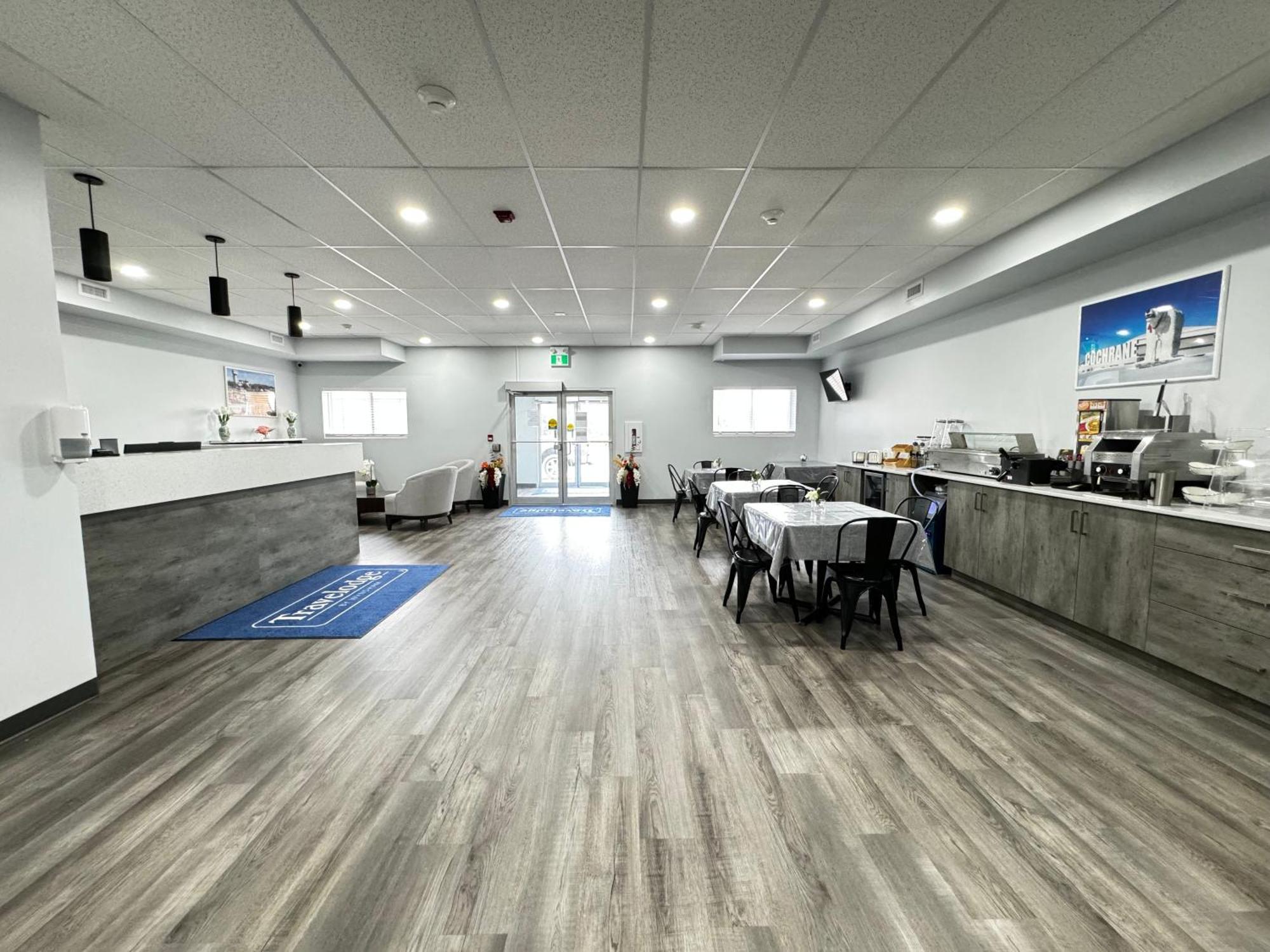 Travelodge By Wyndham Cochrane Extérieur photo