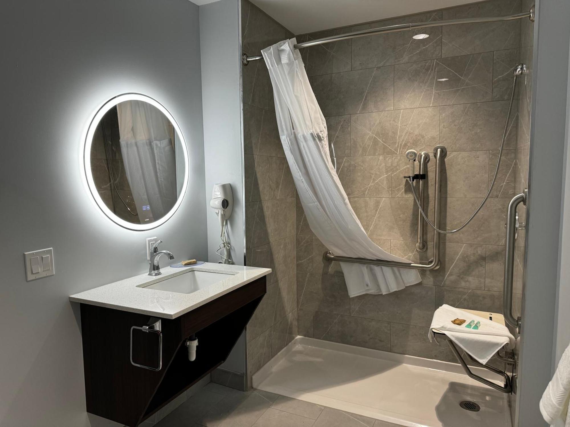 Travelodge By Wyndham Cochrane Extérieur photo