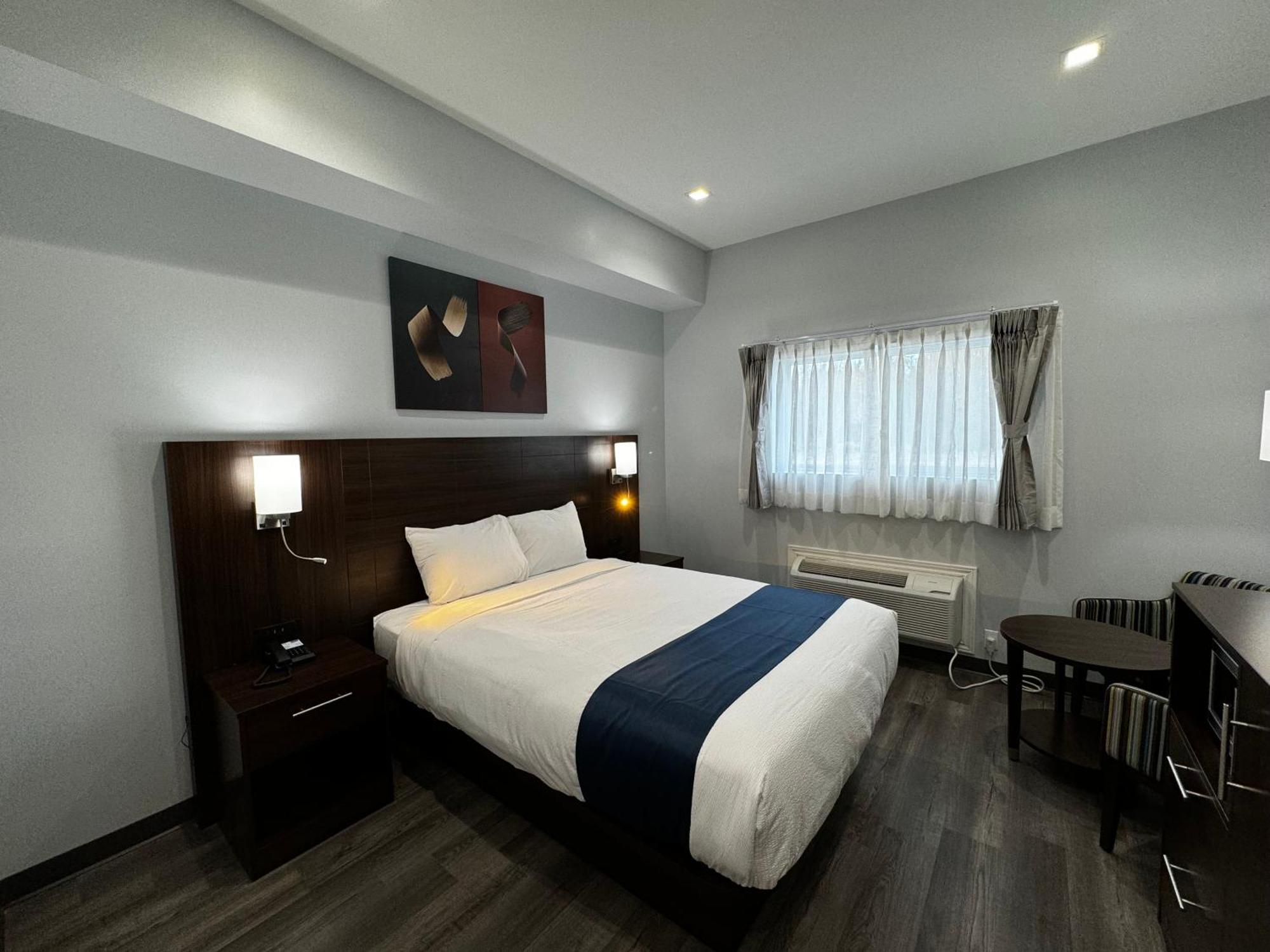 Travelodge By Wyndham Cochrane Extérieur photo
