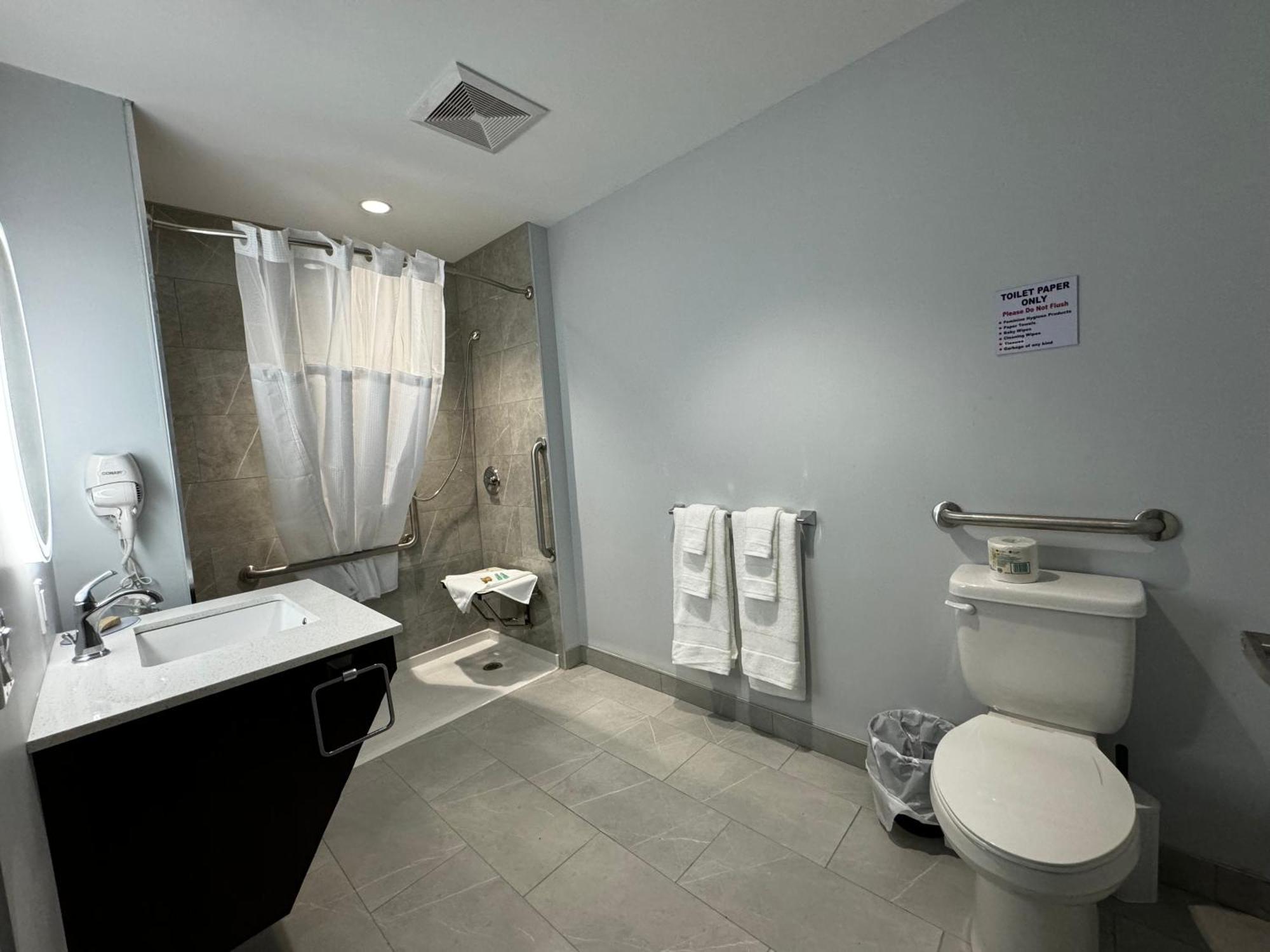 Travelodge By Wyndham Cochrane Extérieur photo