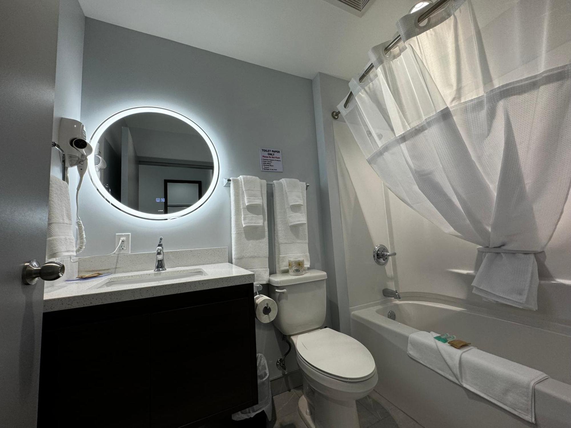 Travelodge By Wyndham Cochrane Extérieur photo