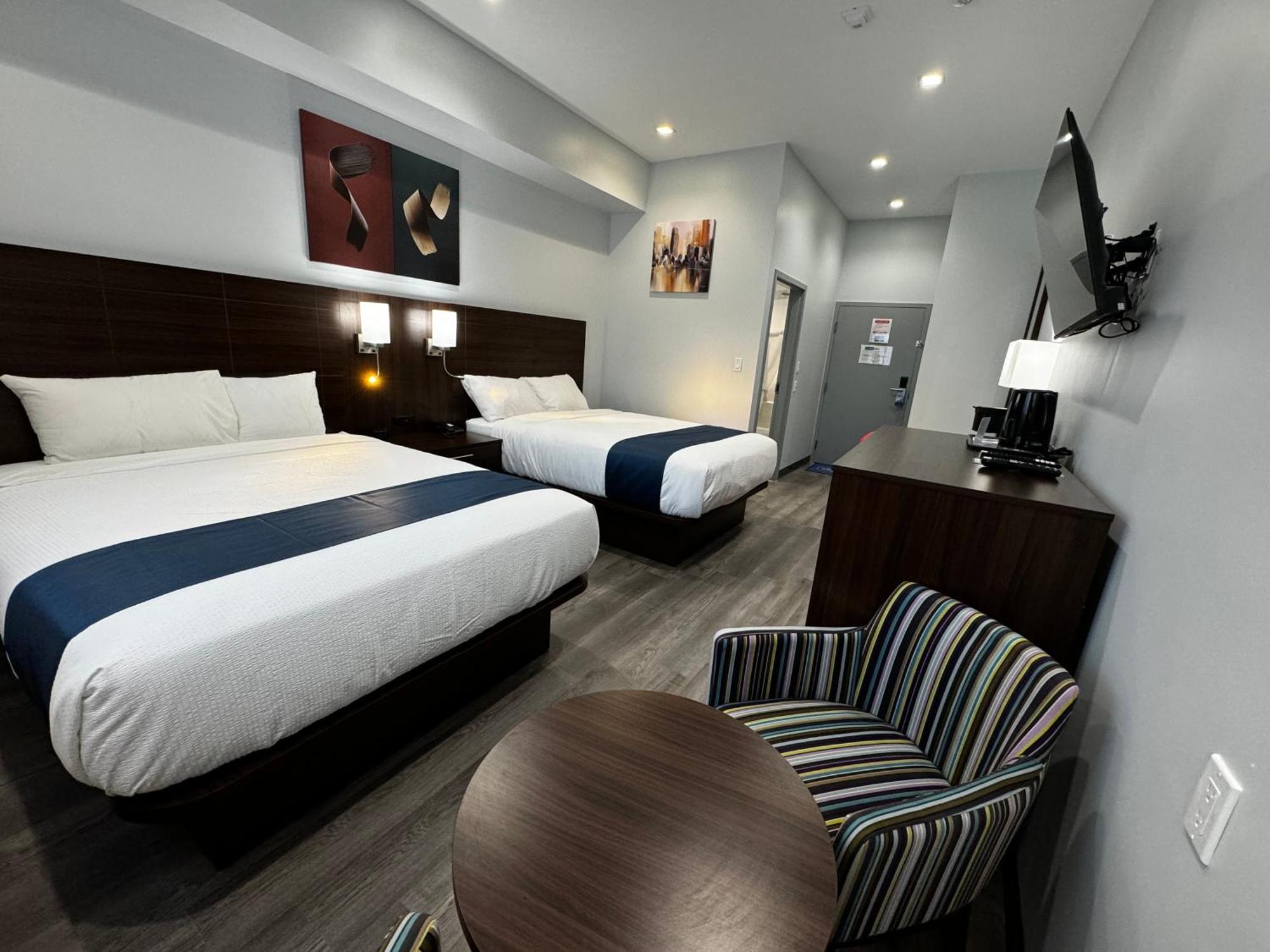 Travelodge By Wyndham Cochrane Extérieur photo