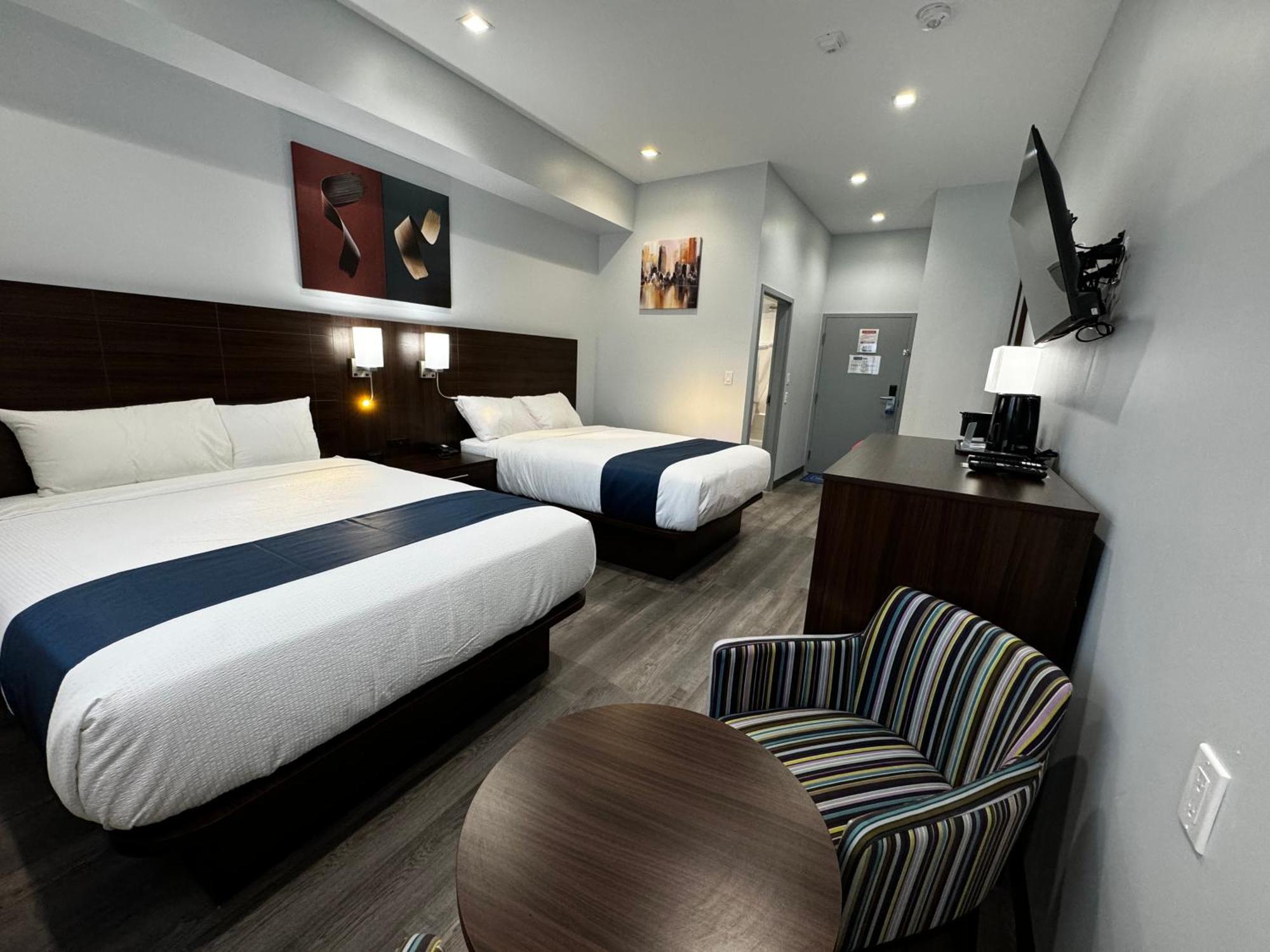 Travelodge By Wyndham Cochrane Extérieur photo
