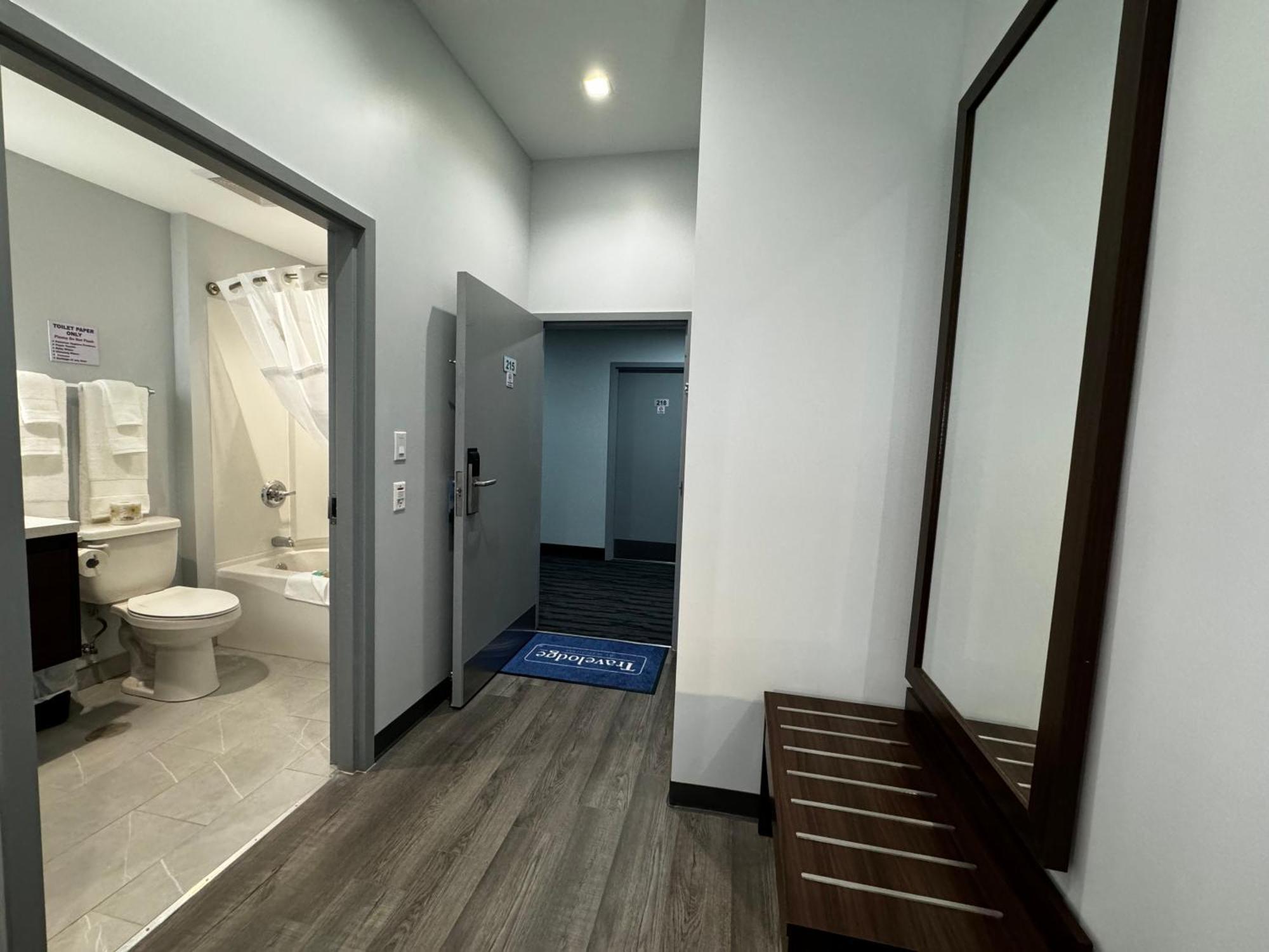 Travelodge By Wyndham Cochrane Extérieur photo