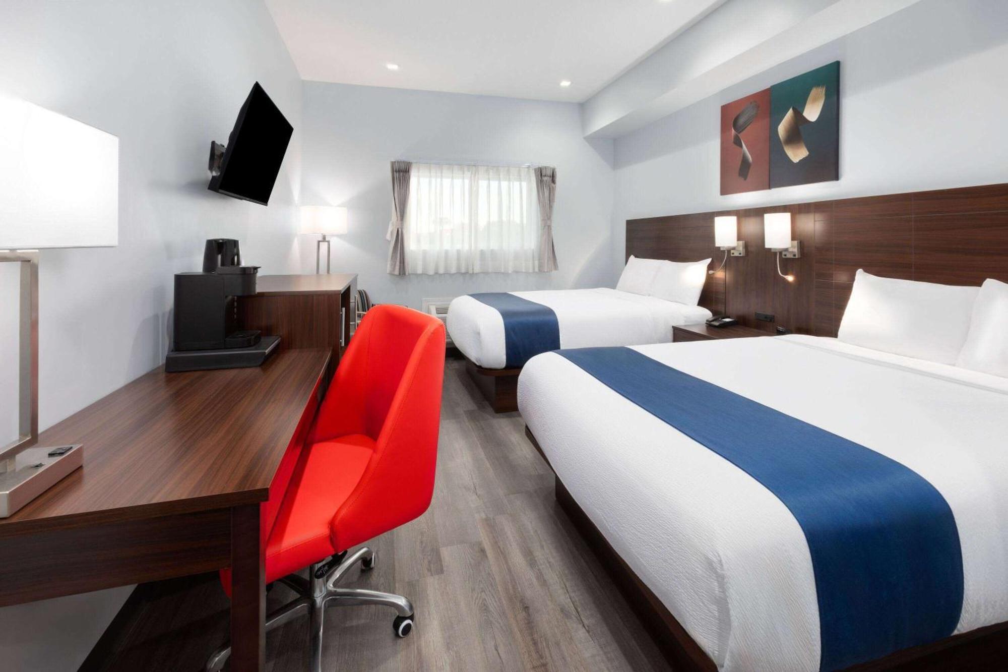 Travelodge By Wyndham Cochrane Extérieur photo