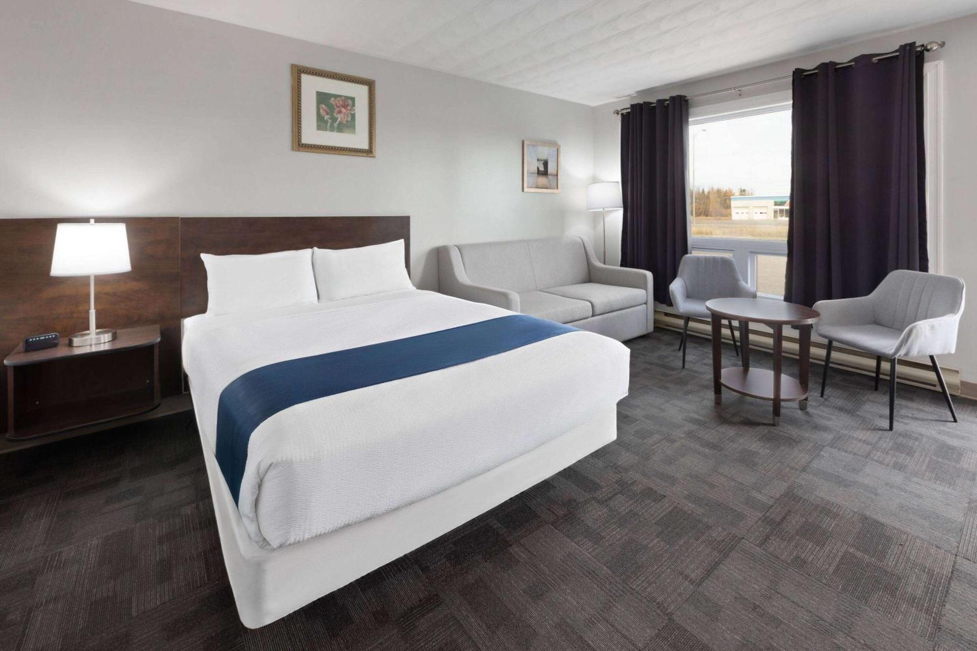 Travelodge By Wyndham Cochrane Extérieur photo