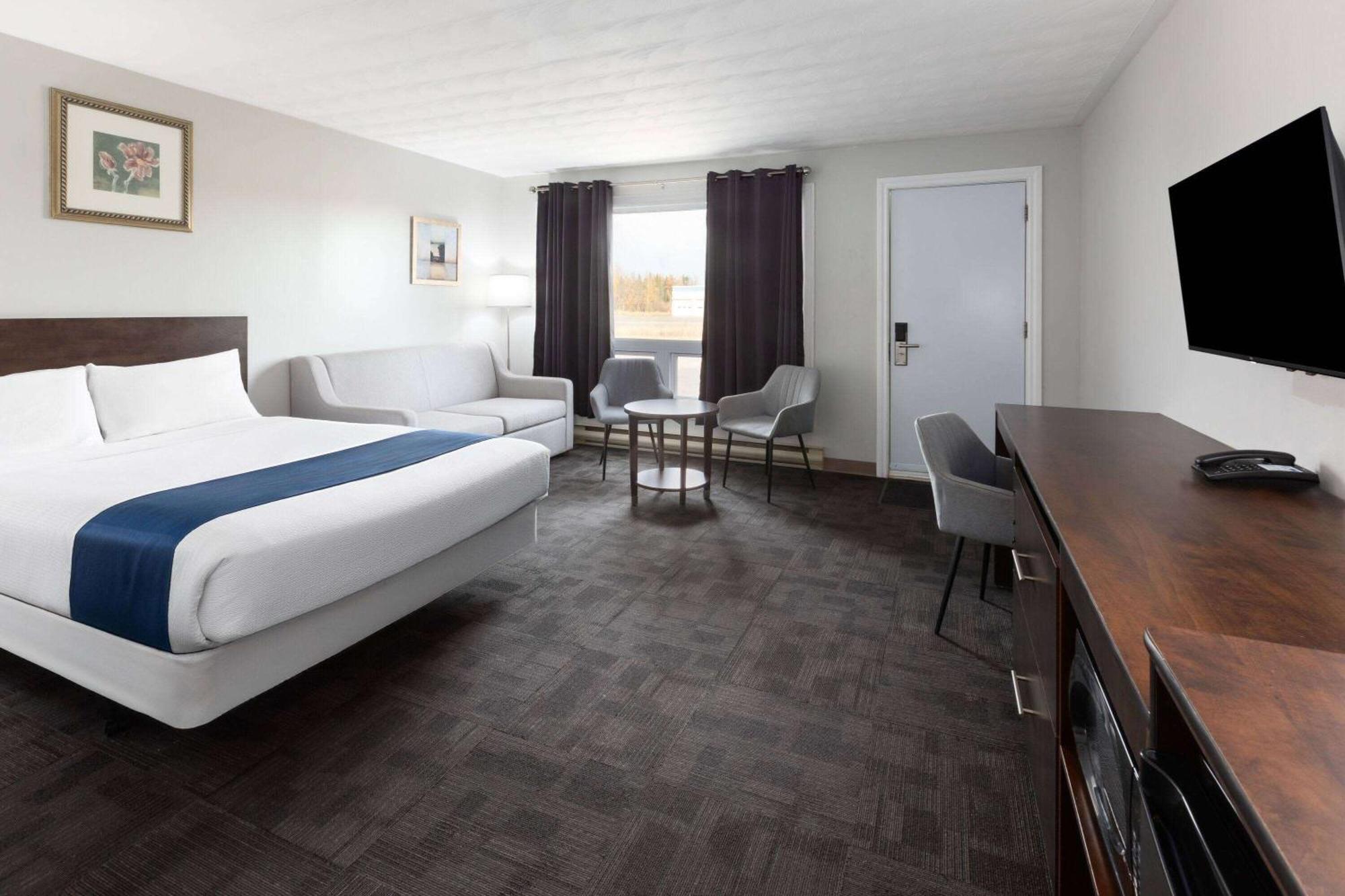 Travelodge By Wyndham Cochrane Extérieur photo