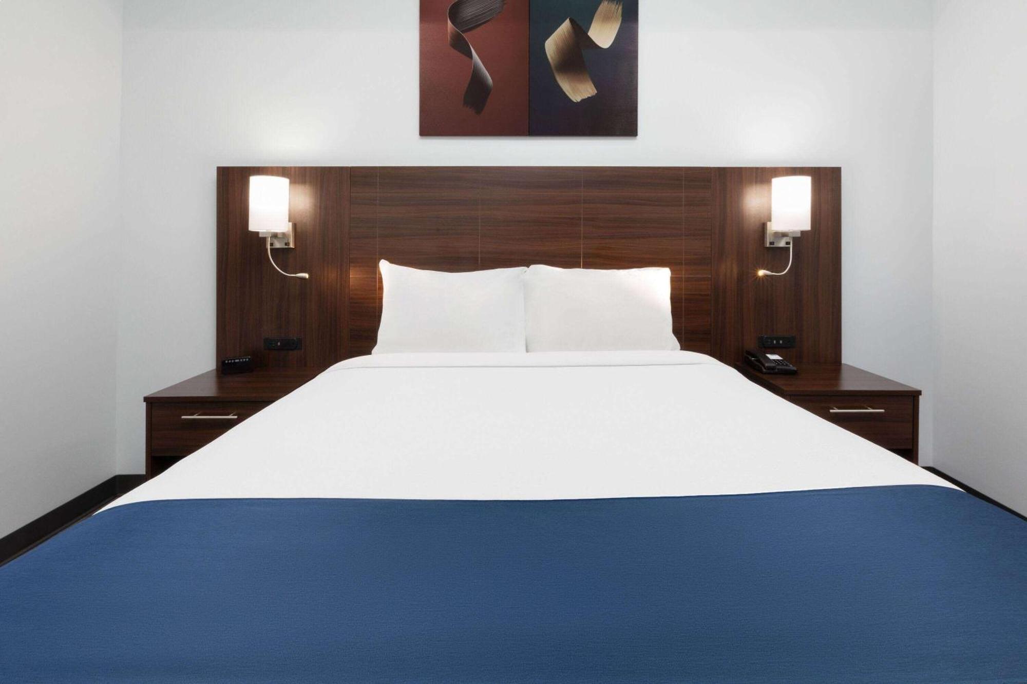 Travelodge By Wyndham Cochrane Extérieur photo