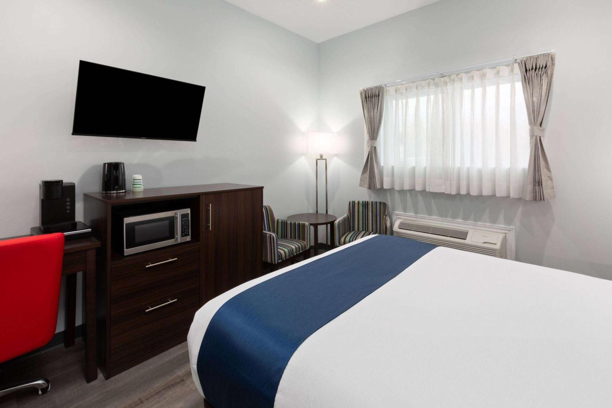 Travelodge By Wyndham Cochrane Extérieur photo