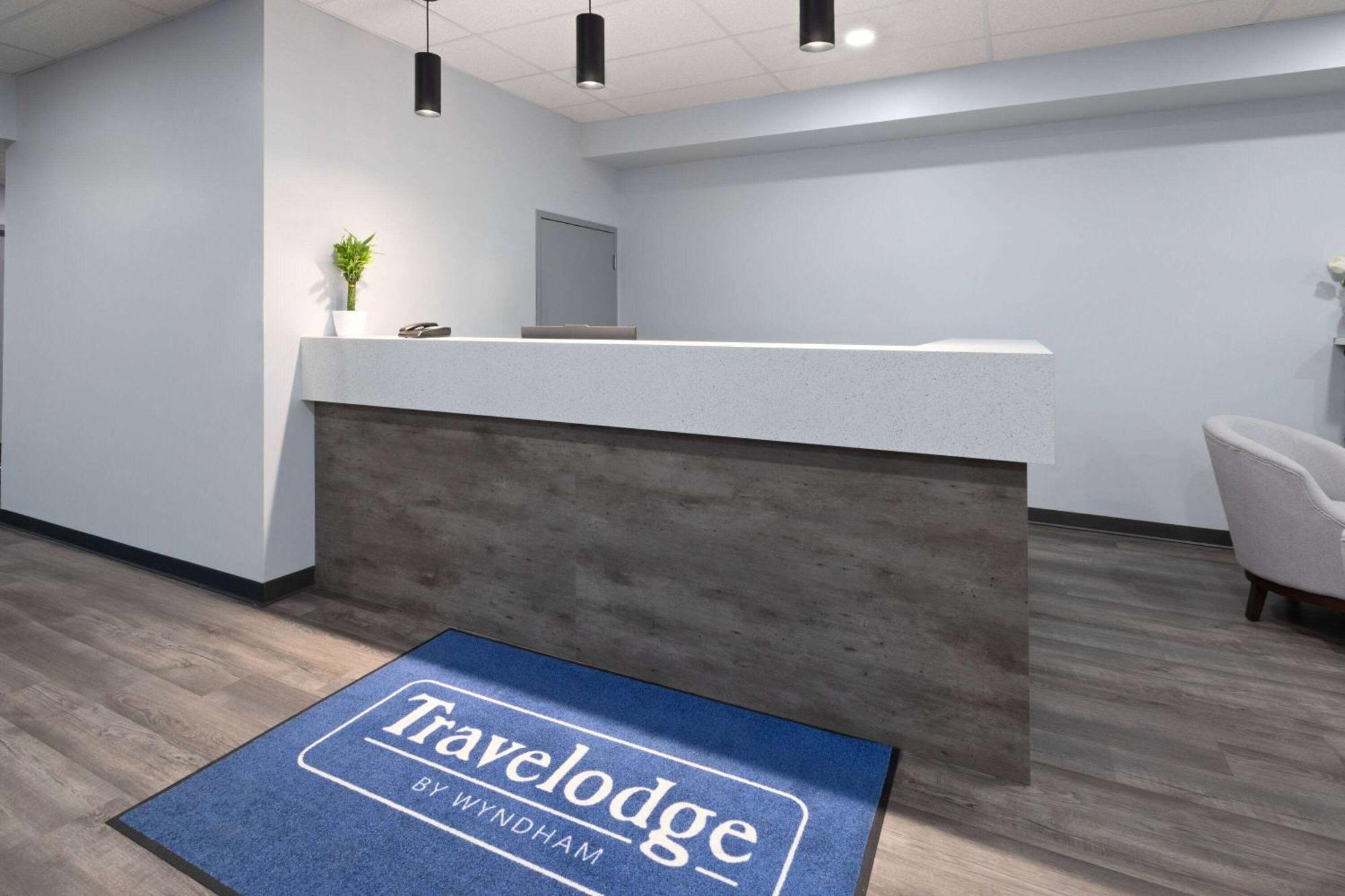 Travelodge By Wyndham Cochrane Extérieur photo