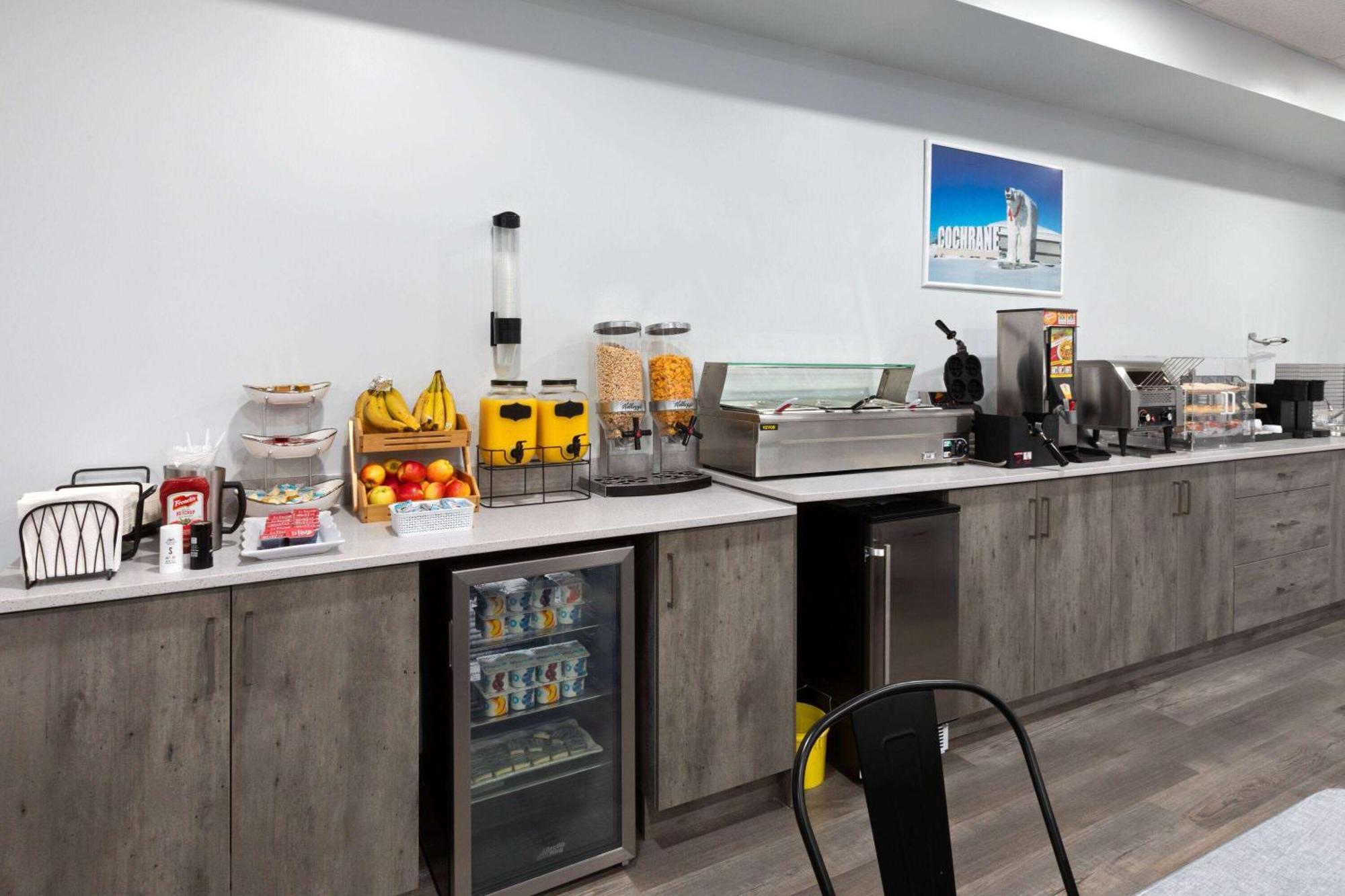 Travelodge By Wyndham Cochrane Extérieur photo