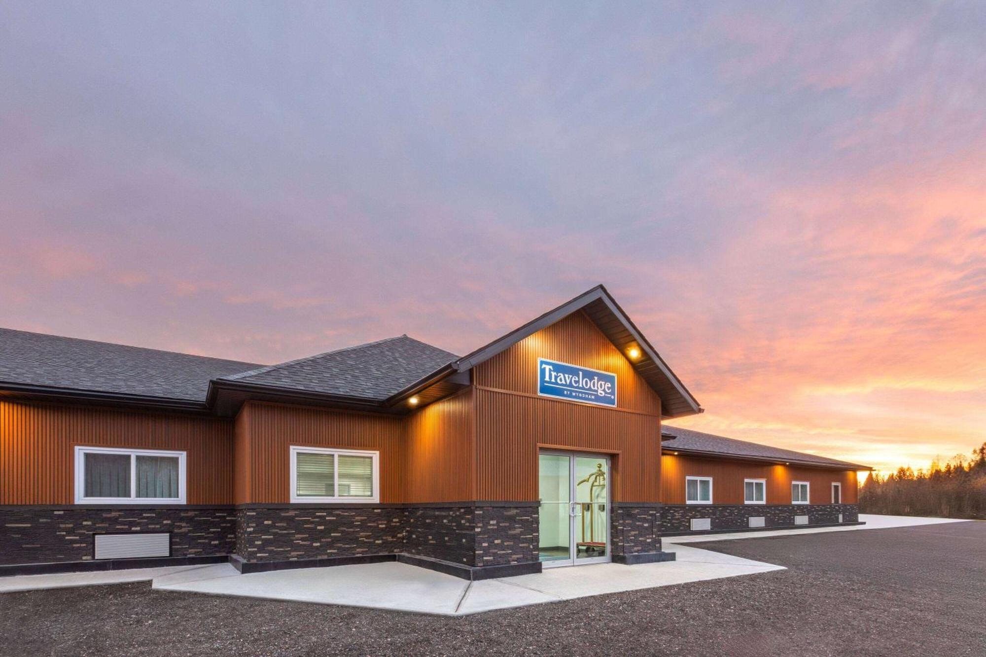 Travelodge By Wyndham Cochrane Extérieur photo